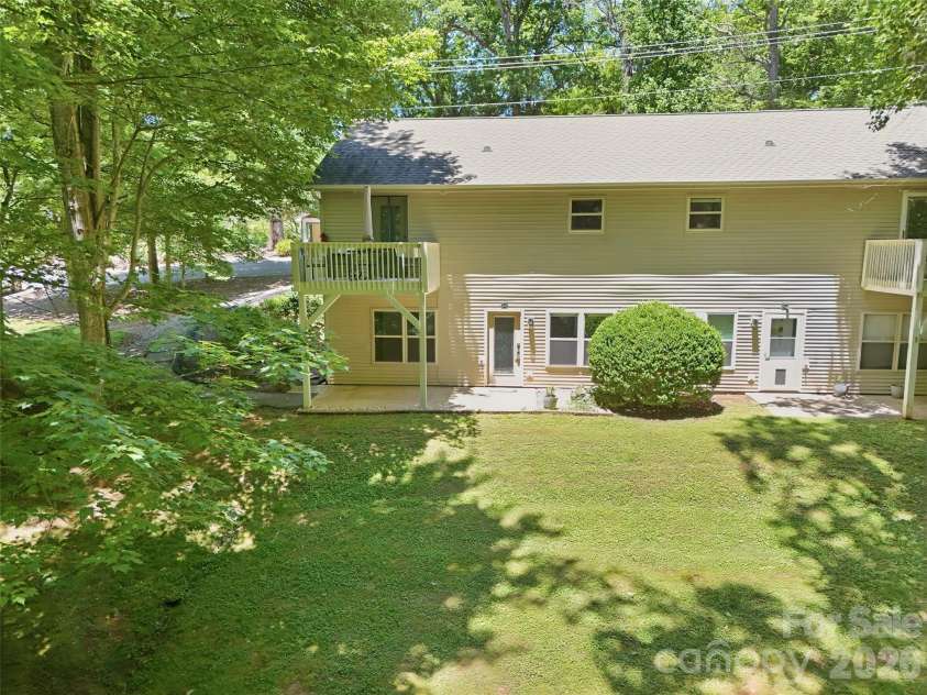 42 Queen Road, Candler, NC 28715.  MLS# CAR4389737, YatesRealty ID 30049. 