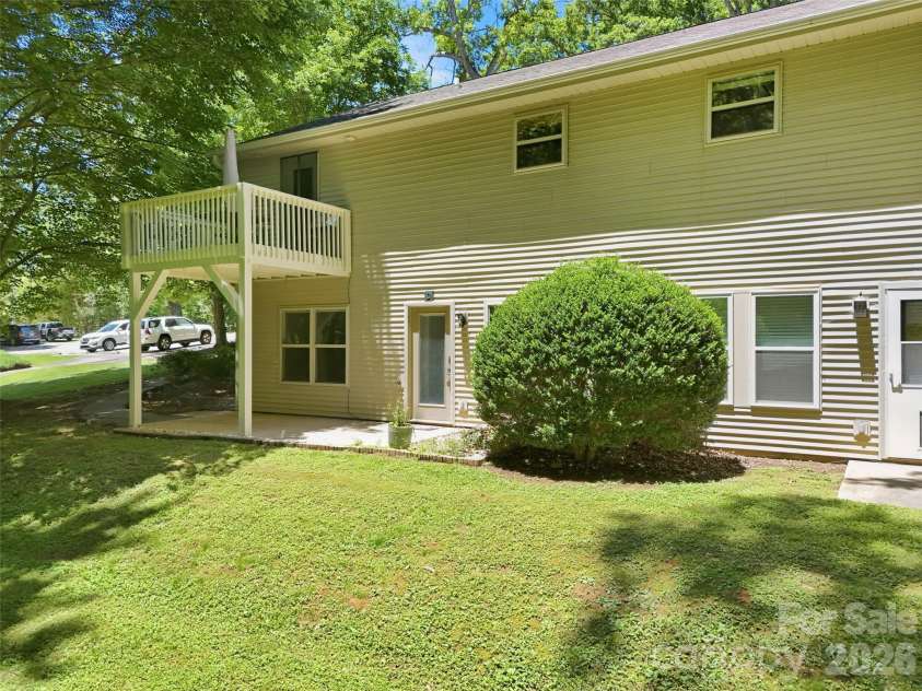 42 Queen Road, Candler, NC 28715.  MLS# CAR4389737, YatesRealty ID 30049. 
