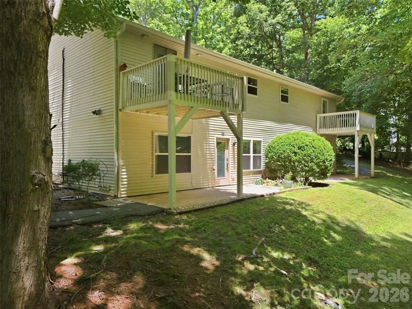 42 Queen Road, Candler, NC 28715.  MLS# CAR4389737, YatesRealty ID 30049. 