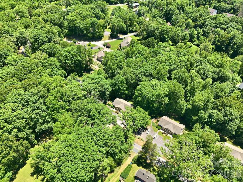 42 Queen Road, Candler, NC 28715.  MLS# CAR4389737, YatesRealty ID 30049. 