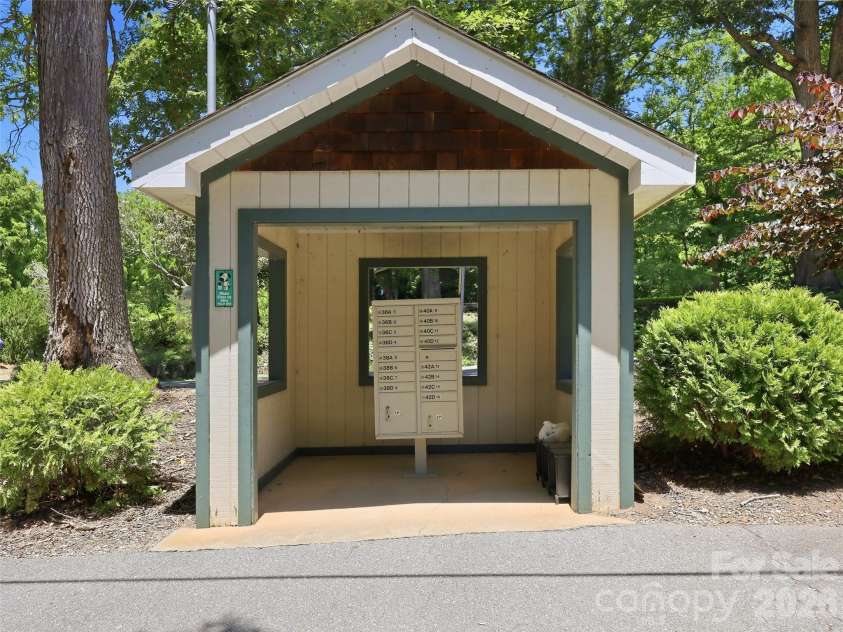 42 Queen Road, Candler, NC 28715.  MLS# CAR4389737, YatesRealty ID 30049. 
