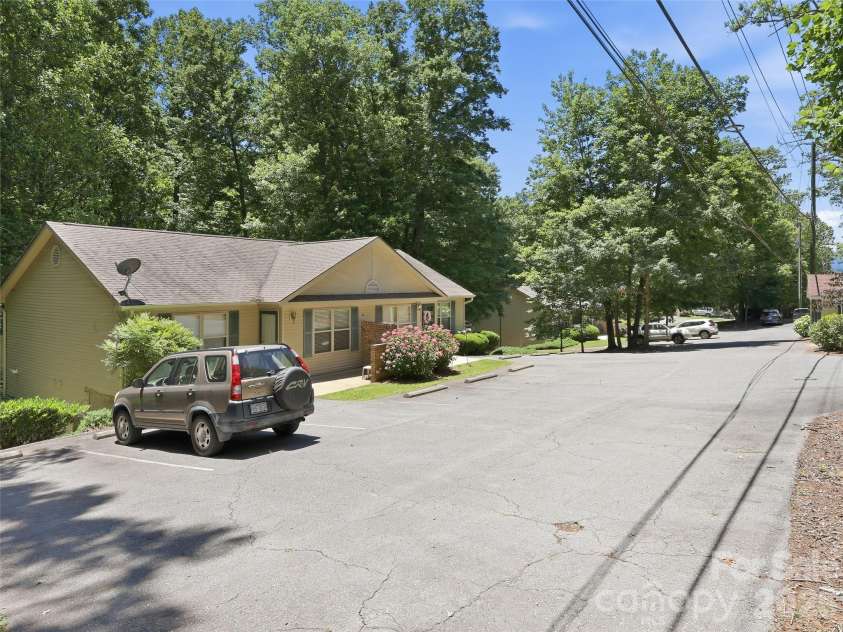 42 Queen Road, Candler, NC 28715.  MLS# CAR4389737, YatesRealty ID 30049. 