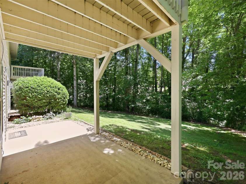 42 Queen Road, Candler, NC 28715.  MLS# CAR4389737, YatesRealty ID 30049. 