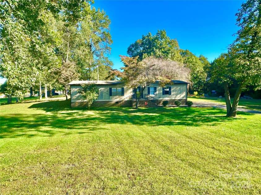 125 Pineville Road, Statesville, NC 28677.  MLS# CAR4190287, YatesRealty ID 3005. Road view of the home sitting off the road.
