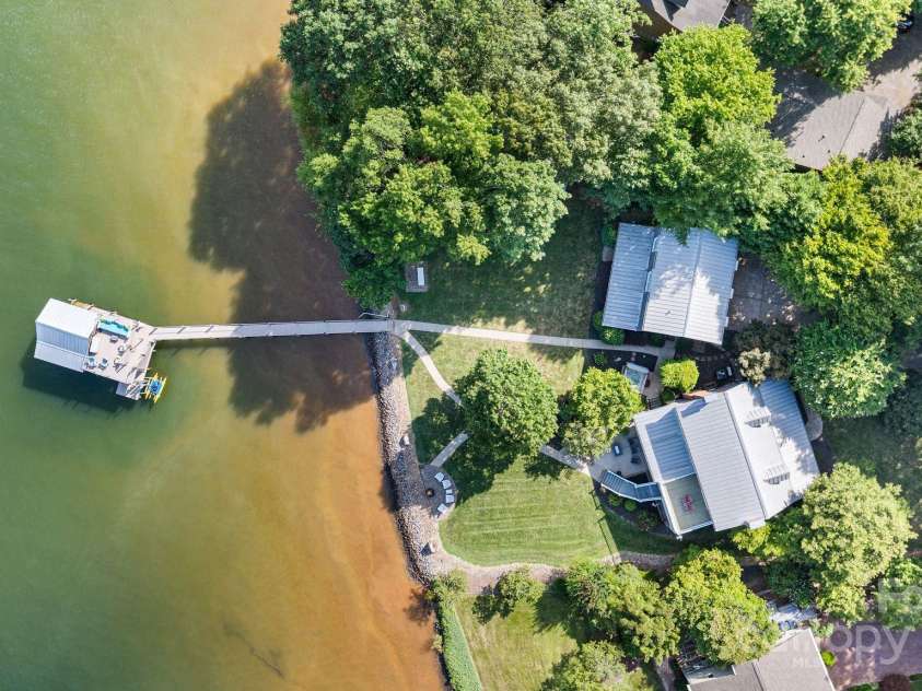 8855 Dog Leg Road, Sherrills Ford, NC 28673.  MLS# CAR4282298, YatesRealty ID 30050. 