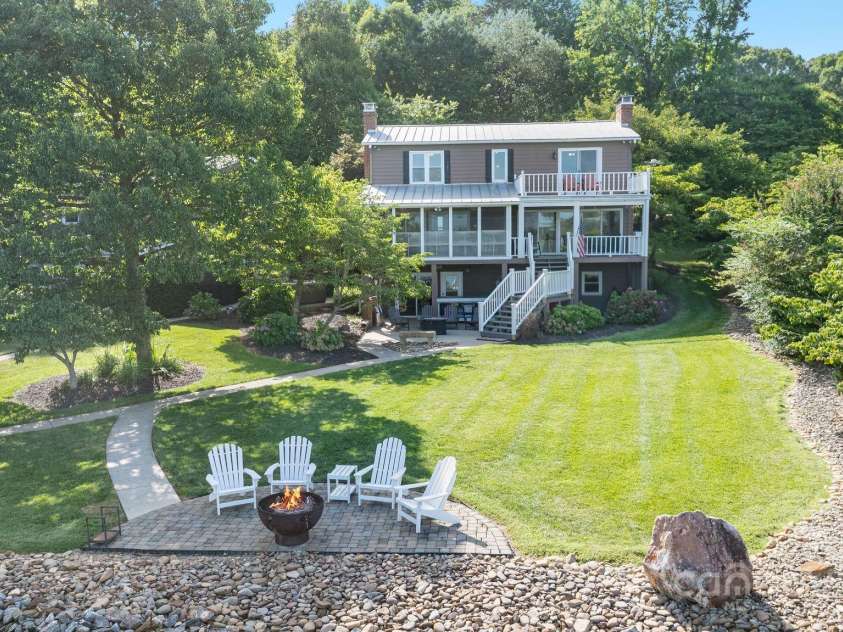 8855 Dog Leg Road, Sherrills Ford, NC 28673.  MLS# CAR4282298, YatesRealty ID 30050. 