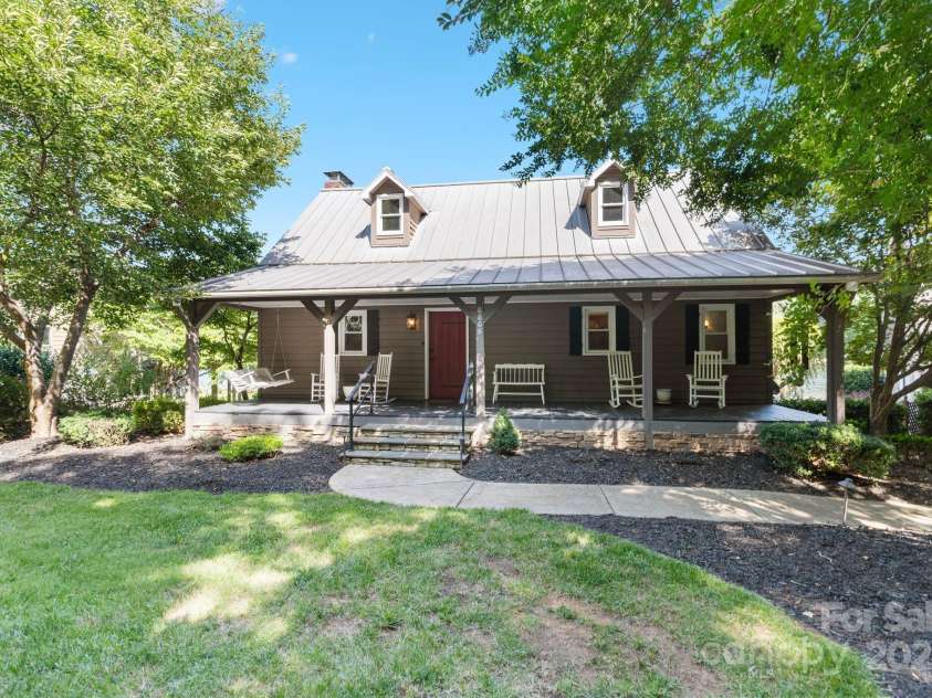 8855 Dog Leg Road, Sherrills Ford, NC 28673.  MLS# CAR4282298, YatesRealty ID 30050. 