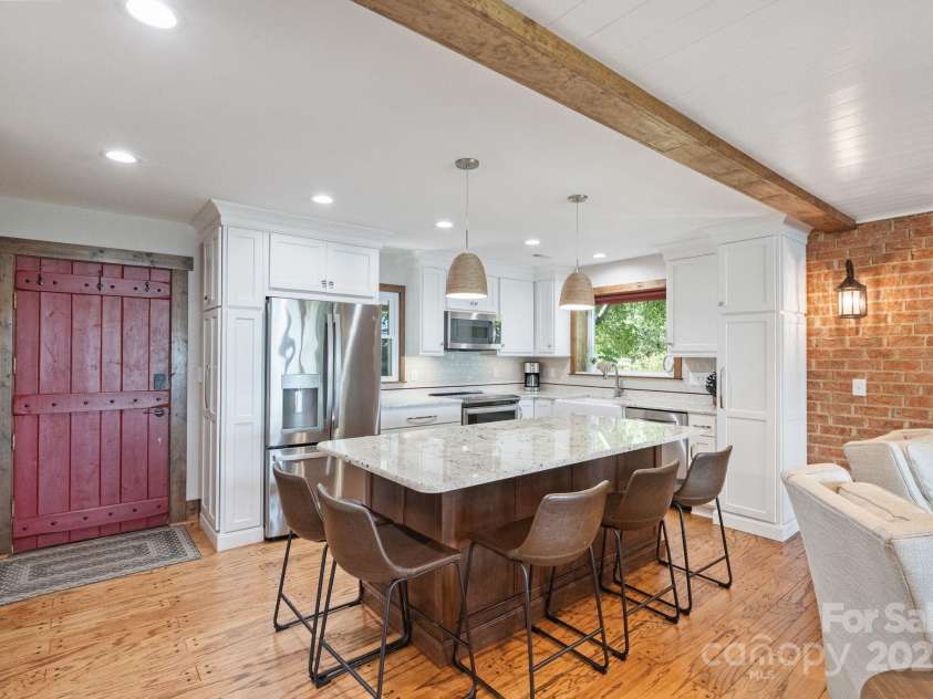 8855 Dog Leg Road, Sherrills Ford, NC 28673.  MLS# CAR4282298, YatesRealty ID 30050. 