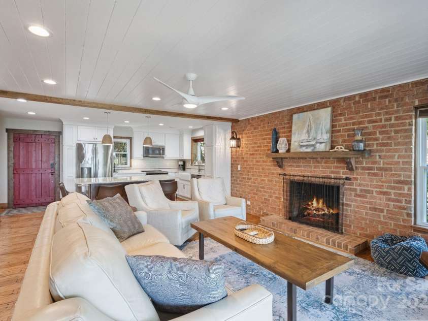 8855 Dog Leg Road, Sherrills Ford, NC 28673.  MLS# CAR4282298, YatesRealty ID 30050. 