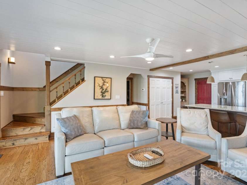 8855 Dog Leg Road, Sherrills Ford, NC 28673.  MLS# CAR4282298, YatesRealty ID 30050. 