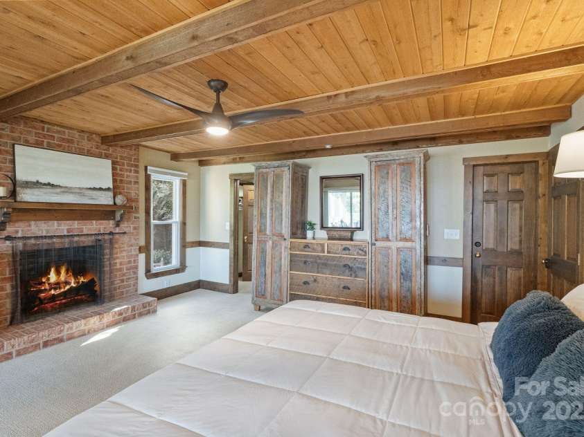 8855 Dog Leg Road, Sherrills Ford, NC 28673.  MLS# CAR4282298, YatesRealty ID 30050. 