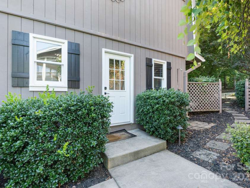 8855 Dog Leg Road, Sherrills Ford, NC 28673.  MLS# CAR4282298, YatesRealty ID 30050. 