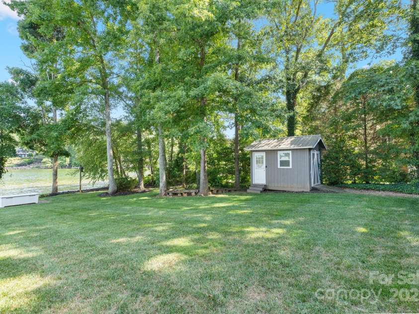 8855 Dog Leg Road, Sherrills Ford, NC 28673.  MLS# CAR4282298, YatesRealty ID 30050. 