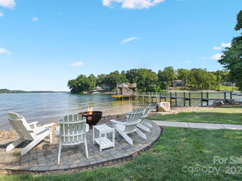 8855 Dog Leg Road, Sherrills Ford, NC 28673.  MLS# CAR4282298, YatesRealty ID 30050. 