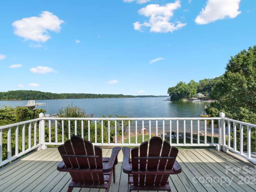 8855 Dog Leg Road, Sherrills Ford, NC 28673.  MLS# CAR4282298, YatesRealty ID 30050. 