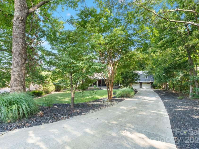 8855 Dog Leg Road, Sherrills Ford, NC 28673.  MLS# CAR4282298, YatesRealty ID 30050. 