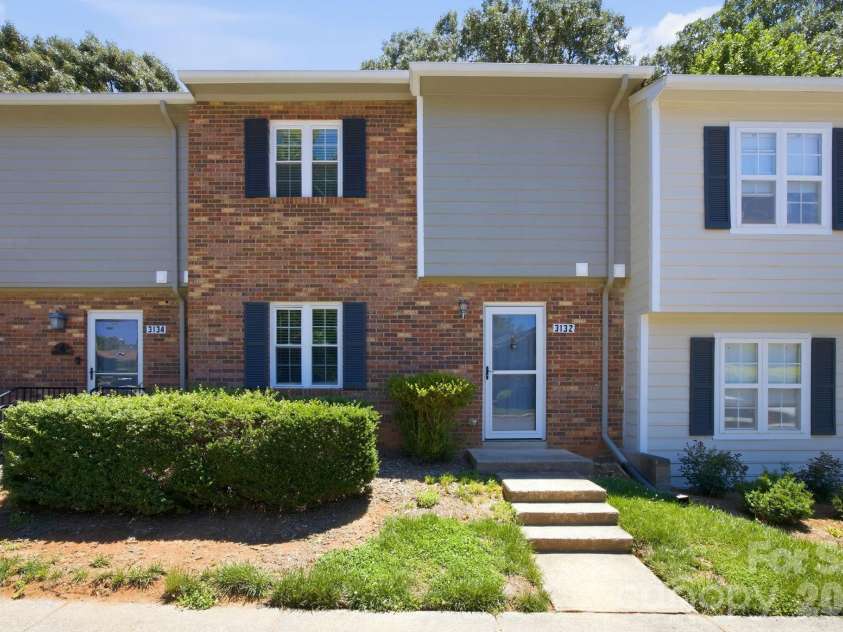 3132 Heathstead Place, Charlotte, NC 28210.  MLS# CAR4389913, YatesRealty ID 30051. 