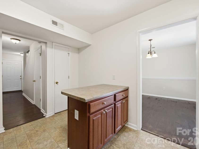 3132 Heathstead Place, Charlotte, NC 28210.  MLS# CAR4389913, YatesRealty ID 30051. 