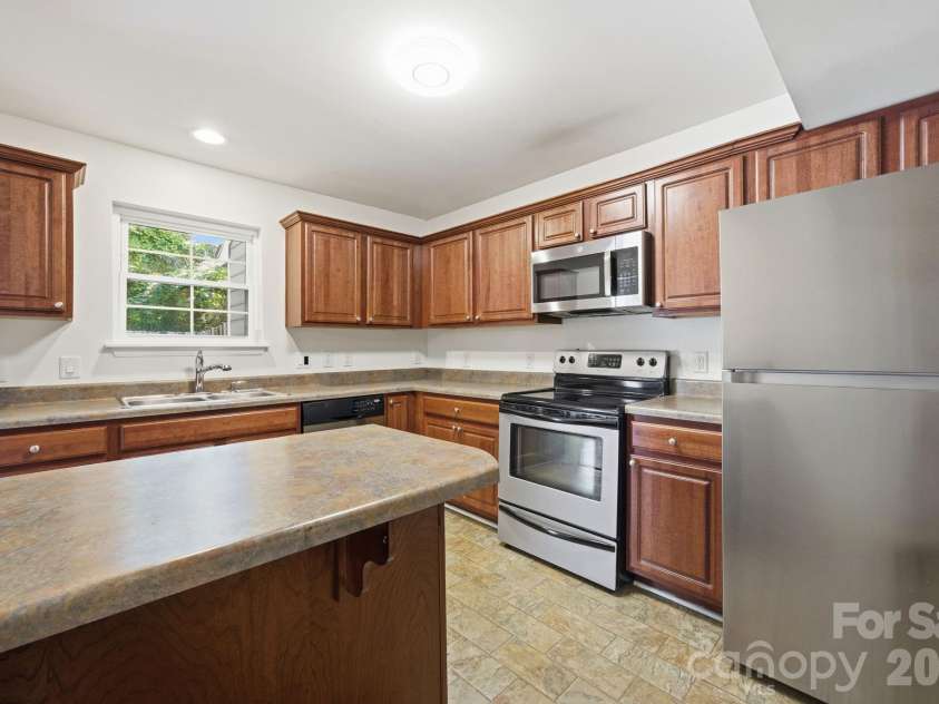 3132 Heathstead Place, Charlotte, NC 28210.  MLS# CAR4389913, YatesRealty ID 30051. 