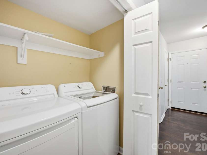 3132 Heathstead Place, Charlotte, NC 28210.  MLS# CAR4389913, YatesRealty ID 30051. 