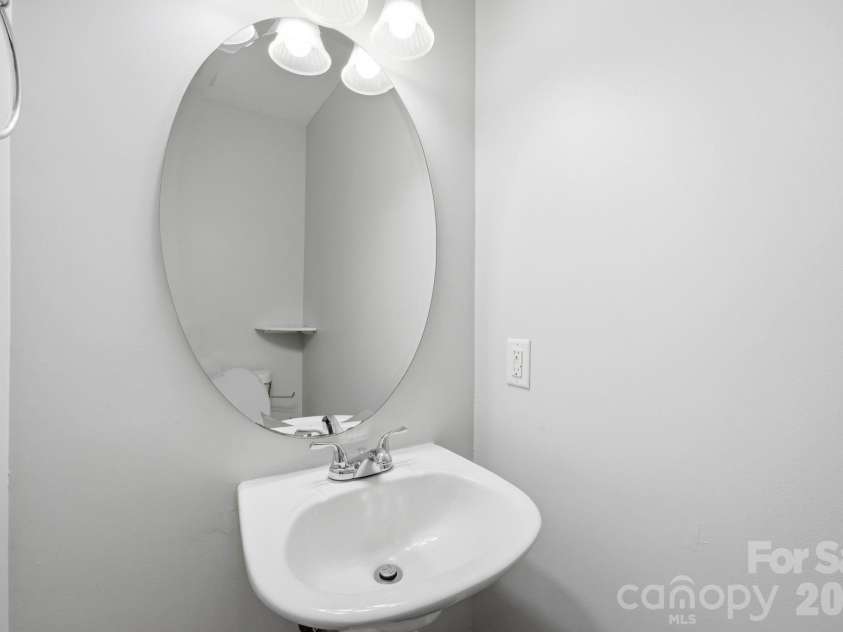 3132 Heathstead Place, Charlotte, NC 28210.  MLS# CAR4389913, YatesRealty ID 30051. 