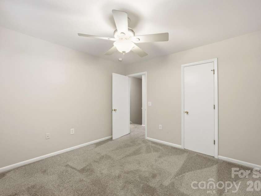 3132 Heathstead Place, Charlotte, NC 28210.  MLS# CAR4389913, YatesRealty ID 30051. 