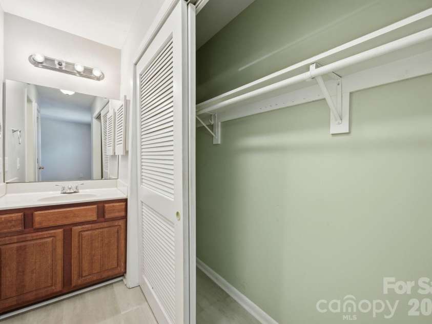 3132 Heathstead Place, Charlotte, NC 28210.  MLS# CAR4389913, YatesRealty ID 30051. 