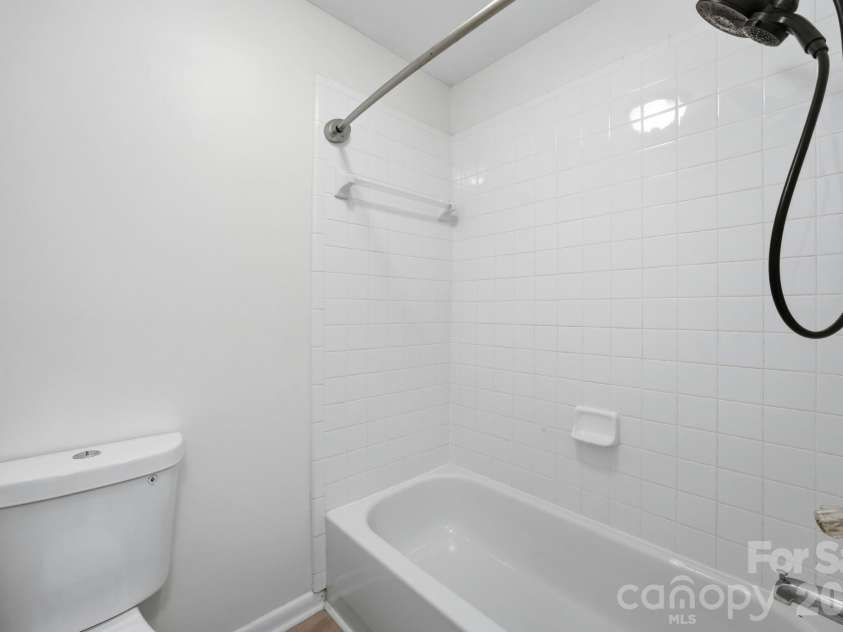 3132 Heathstead Place, Charlotte, NC 28210.  MLS# CAR4389913, YatesRealty ID 30051. 