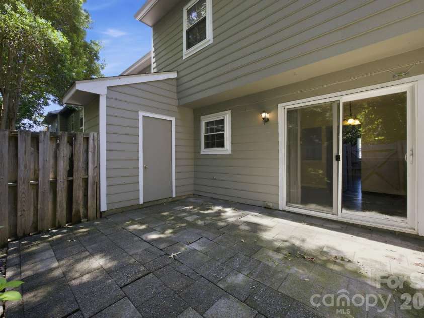 3132 Heathstead Place, Charlotte, NC 28210.  MLS# CAR4389913, YatesRealty ID 30051. 