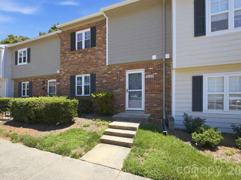 3132 Heathstead Place, Charlotte, NC 28210.  MLS# CAR4389913, YatesRealty ID 30051. 
