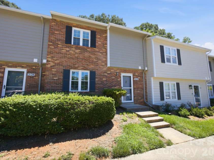 3132 Heathstead Place, Charlotte, NC 28210.  MLS# CAR4389913, YatesRealty ID 30051. 