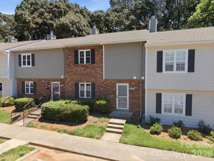 3132 Heathstead Place, Charlotte, NC 28210.  MLS# CAR4389913, YatesRealty ID 30051. 