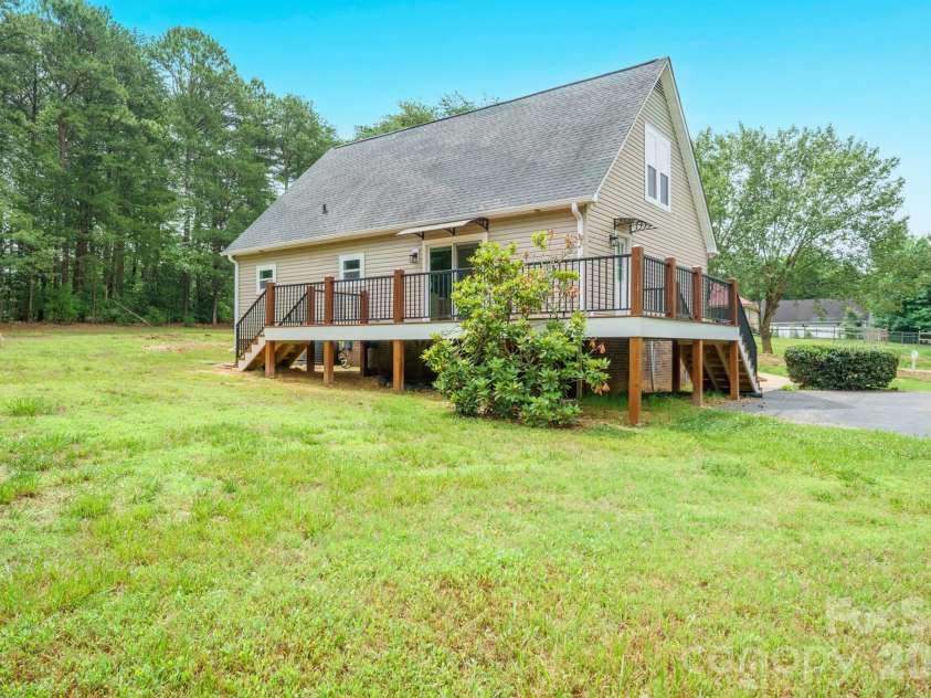7553 Katherine Drive, Denver, NC 28037.  MLS# CAR4389054, YatesRealty ID 30052. 