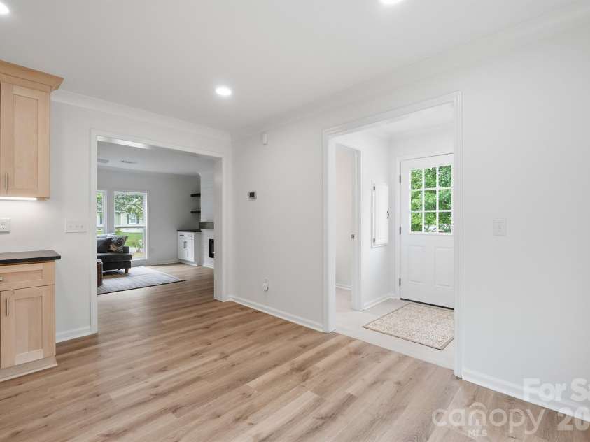 7553 Katherine Drive, Denver, NC 28037.  MLS# CAR4389054, YatesRealty ID 30052. Dining space