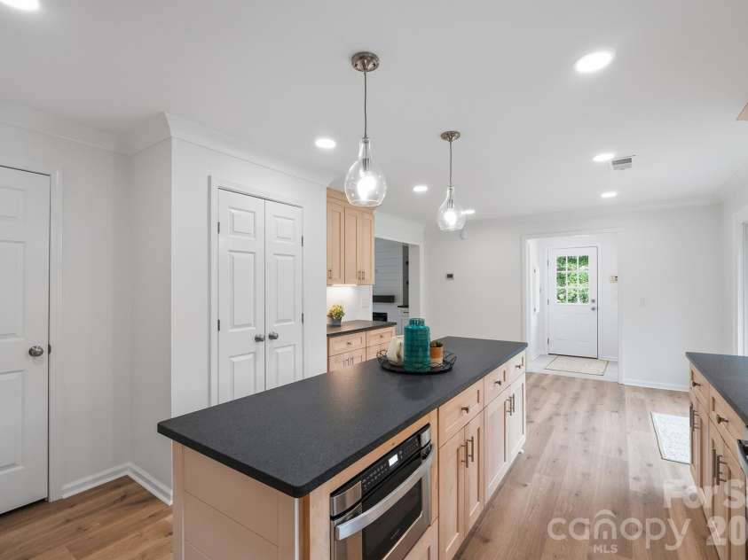 7553 Katherine Drive, Denver, NC 28037.  MLS# CAR4389054, YatesRealty ID 30052. Drawer microwave