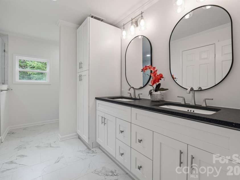 7553 Katherine Drive, Denver, NC 28037.  MLS# CAR4389054, YatesRealty ID 30052. Primary bath with leathered granite and double sinks