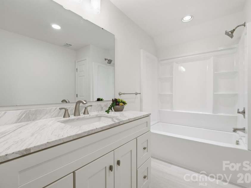 7553 Katherine Drive, Denver, NC 28037.  MLS# CAR4389054, YatesRealty ID 30052. Upper level full bath