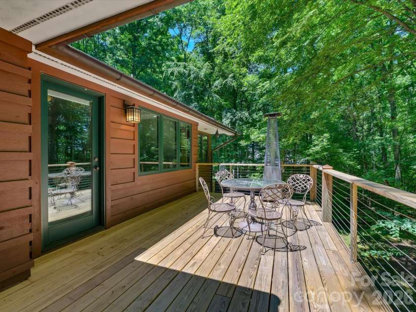 17928 Pages Pond Court, Davidson, NC 28036.  MLS# CAR4391042, YatesRealty ID 30053. 