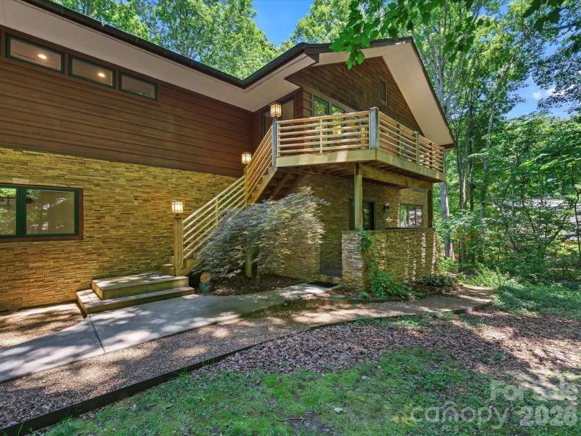 17928 Pages Pond Court, Davidson, NC 28036.  MLS# CAR4391042, YatesRealty ID 30053. 