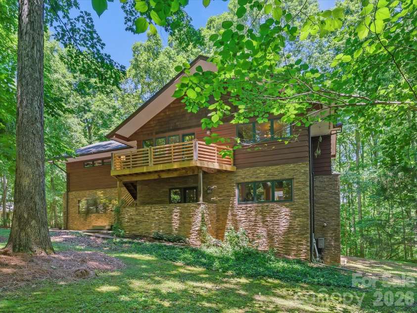 17928 Pages Pond Court, Davidson, NC 28036.  MLS# CAR4391042, YatesRealty ID 30053. 