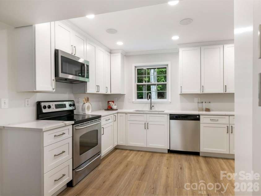 11510 Painted Tree Road, Charlotte, NC 28226.  MLS# CAR4391290, YatesRealty ID 30054. 