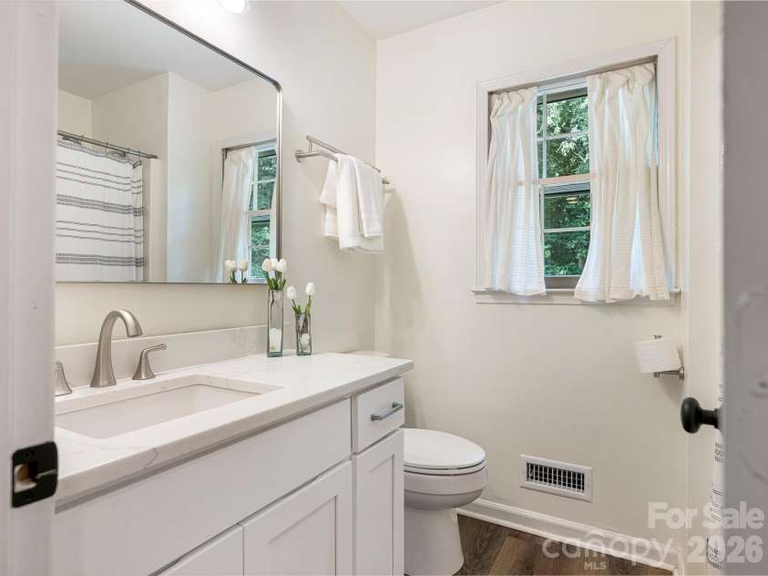 11510 Painted Tree Road, Charlotte, NC 28226.  MLS# CAR4391290, YatesRealty ID 30054. 