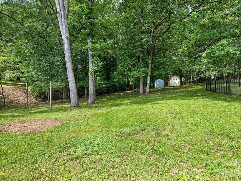 11510 Painted Tree Road, Charlotte, NC 28226.  MLS# CAR4391290, YatesRealty ID 30054. 