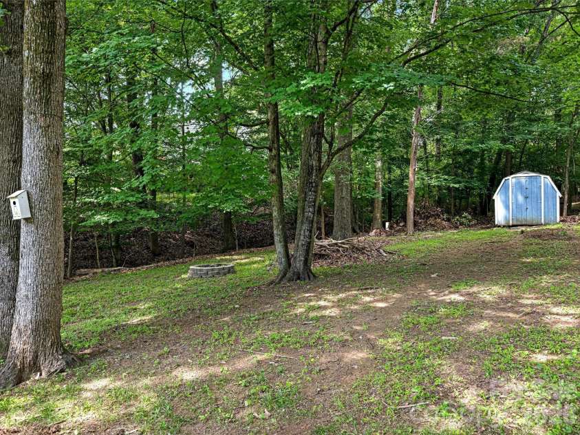 11510 Painted Tree Road, Charlotte, NC 28226.  MLS# CAR4391290, YatesRealty ID 30054. 