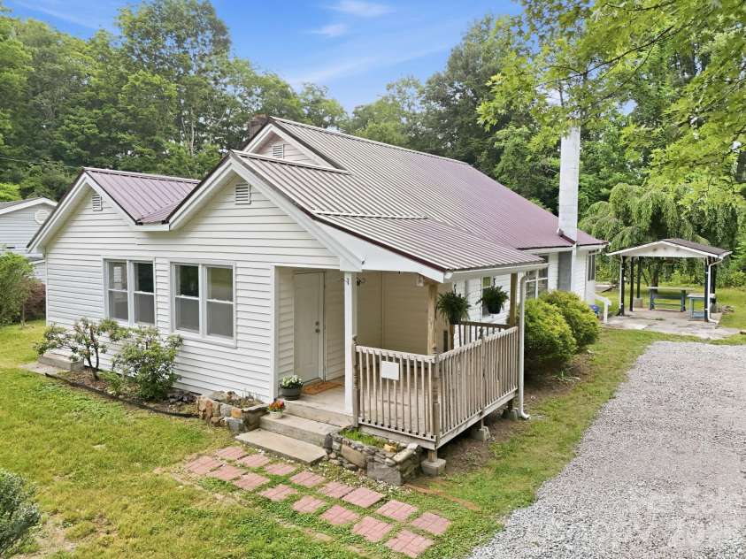226 Vance Avenue, Black Mountain, NC 28711.  MLS# CAR4391505, YatesRealty ID 30055. 
