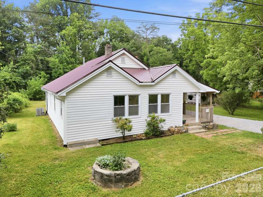 226 Vance Avenue, Black Mountain, NC 28711.  MLS# CAR4391505, YatesRealty ID 30055. 
