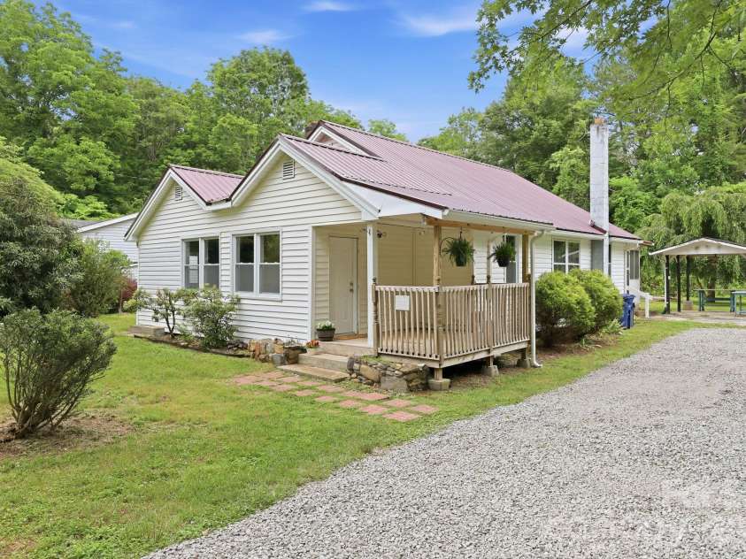 226 Vance Avenue, Black Mountain, NC 28711.  MLS# CAR4391505, YatesRealty ID 30055. 