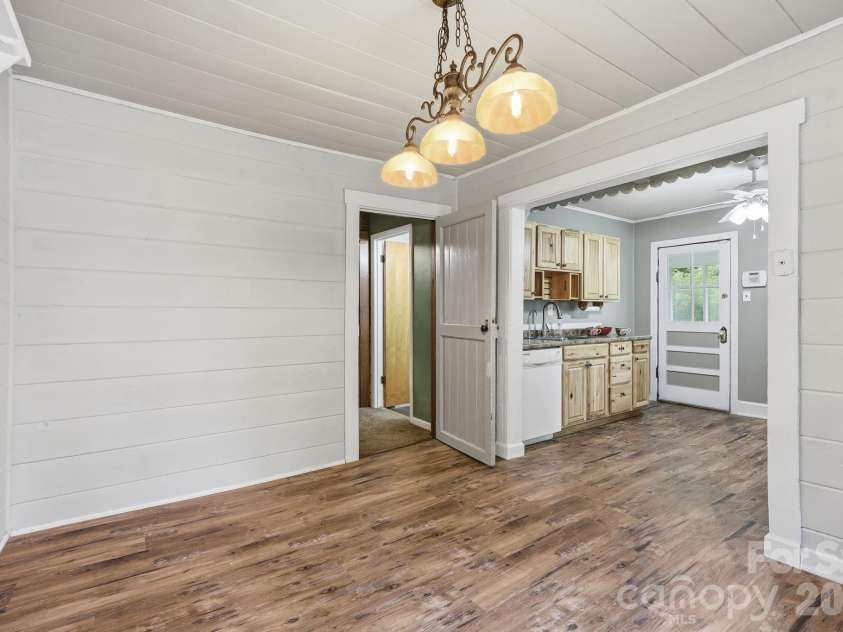 226 Vance Avenue, Black Mountain, NC 28711.  MLS# CAR4391505, YatesRealty ID 30055. 