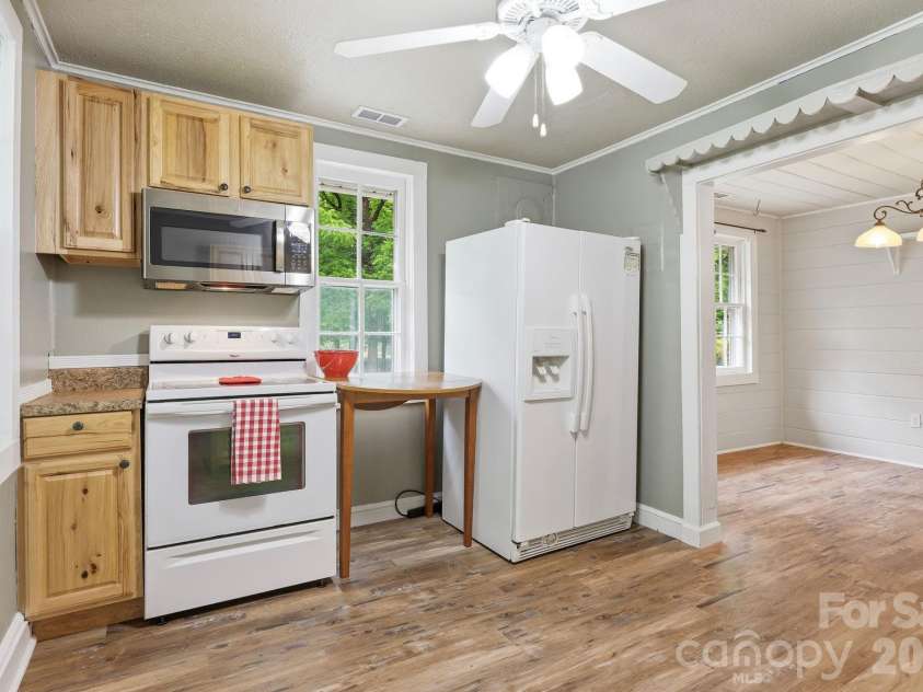 226 Vance Avenue, Black Mountain, NC 28711.  MLS# CAR4391505, YatesRealty ID 30055. 