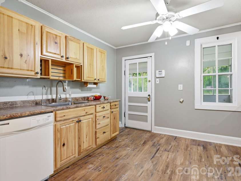 226 Vance Avenue, Black Mountain, NC 28711.  MLS# CAR4391505, YatesRealty ID 30055. 